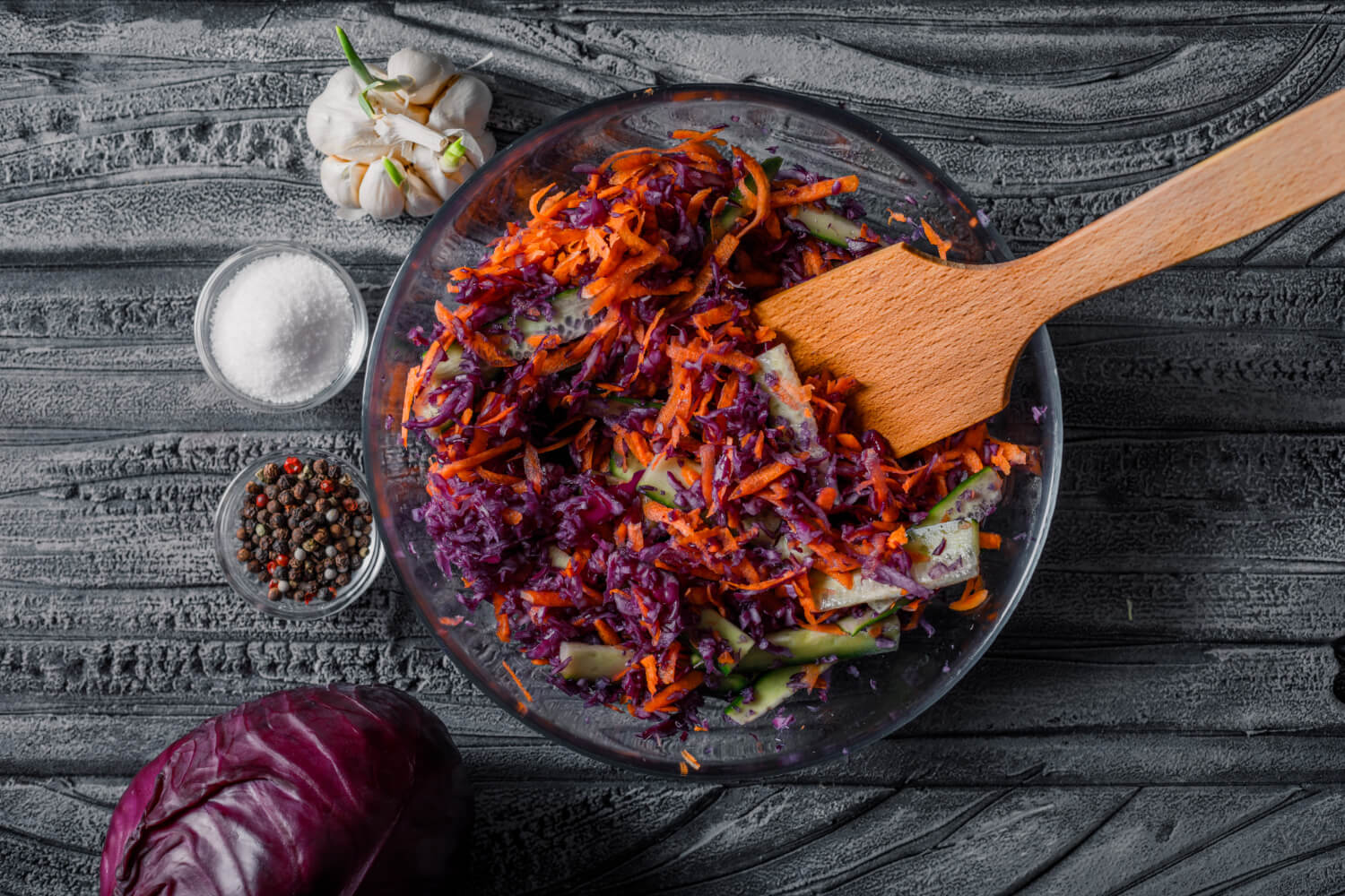 Havuçlu mor lahana salatası tarifi