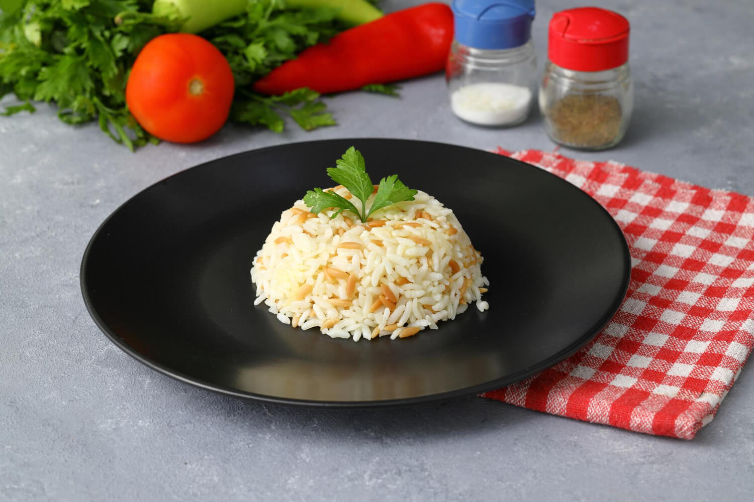 Airfryer’da şehriyeli pirinç pilavı tarifi: tane tane, kolay ve lezzetli