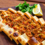 Ev yapımı kıymalı pide tarifi: kolay ve lezzetli