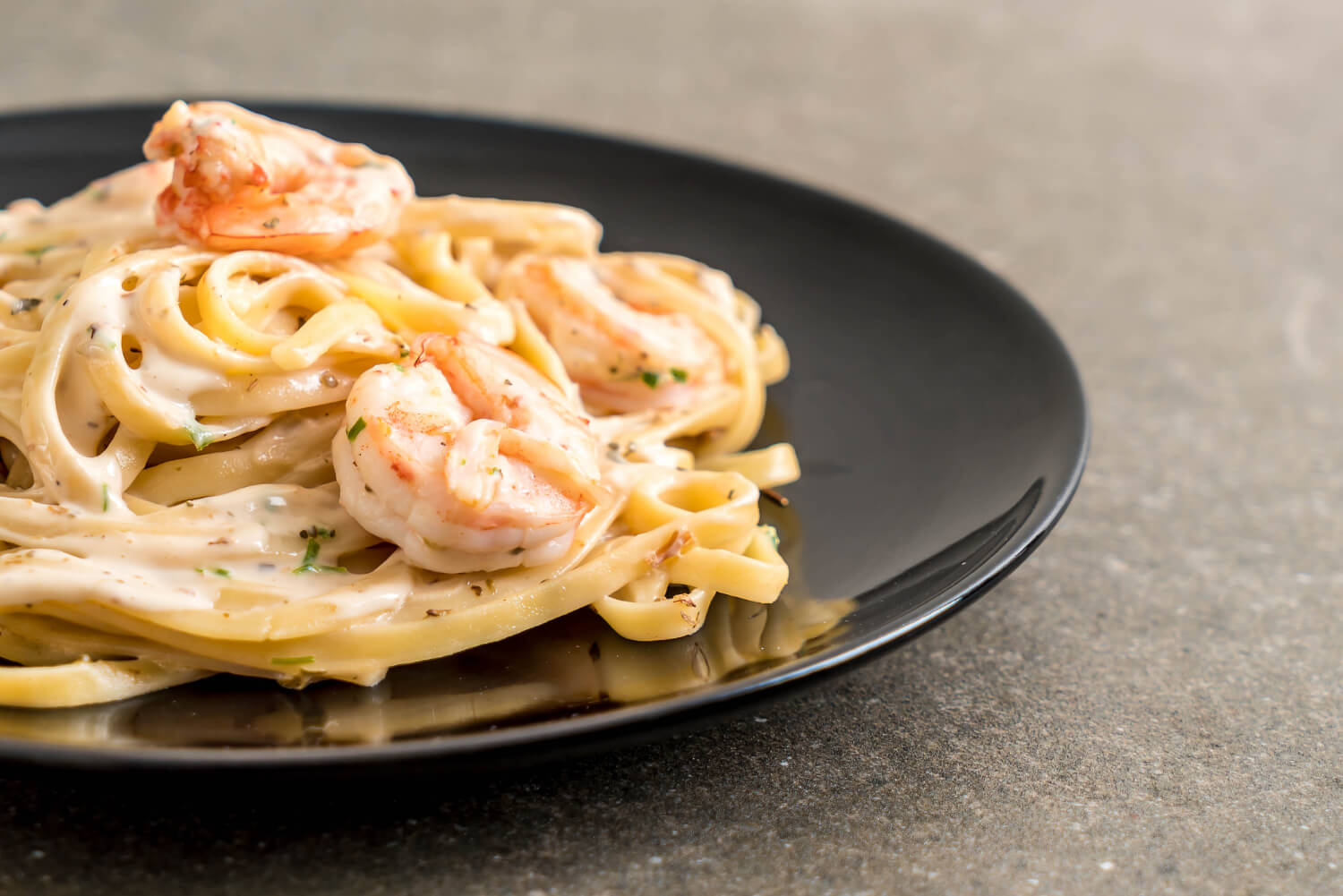 Fettucini alfredo tarifi – kremalı ve peynirli i̇talyan lezzeti