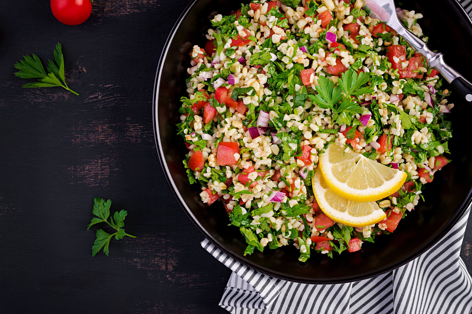 Tabbule salatası (tabbouleh) tarifi: ferah, limonlu ve bol yeşillikli lübnan lezzeti!