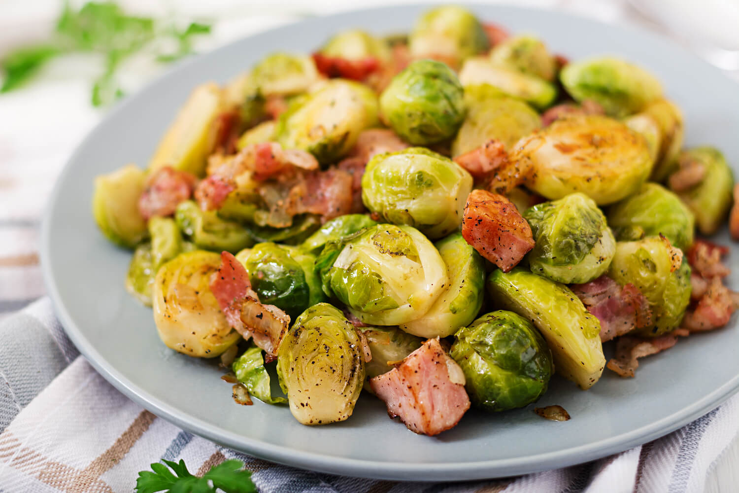 Brüksel lahanası salatası tarifi: düşük kalorili, vitamin deposu lezzet!