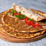Lahmacun kaç kalori? Besin değerleri ve sağlık üzerindeki etkileri