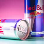 Red bull kaç kalori? Enerji i̇çeceğinin besin değerleri ve etkileri