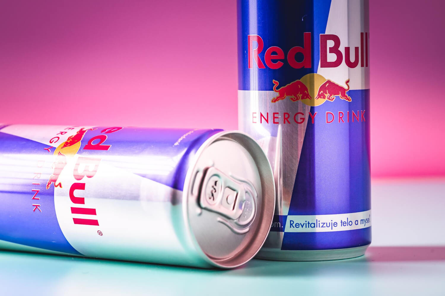 Red bull kaç kalori? Enerji i̇çeceğinin besin değerleri ve etkileri