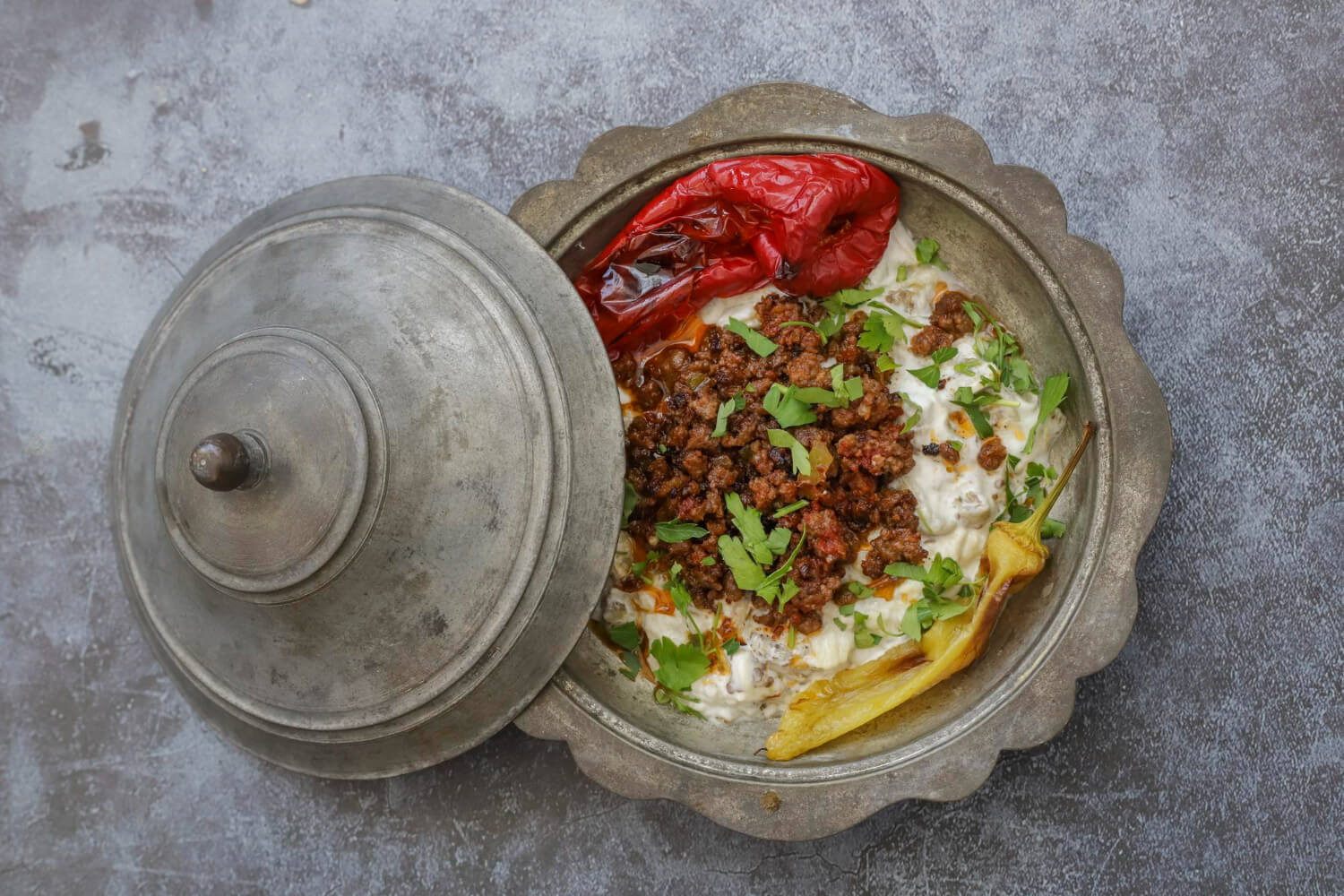 Lokum gibi etli alinazik tarifi (köz patlıcanlı, yoğurtlu, gaziantep usulü)