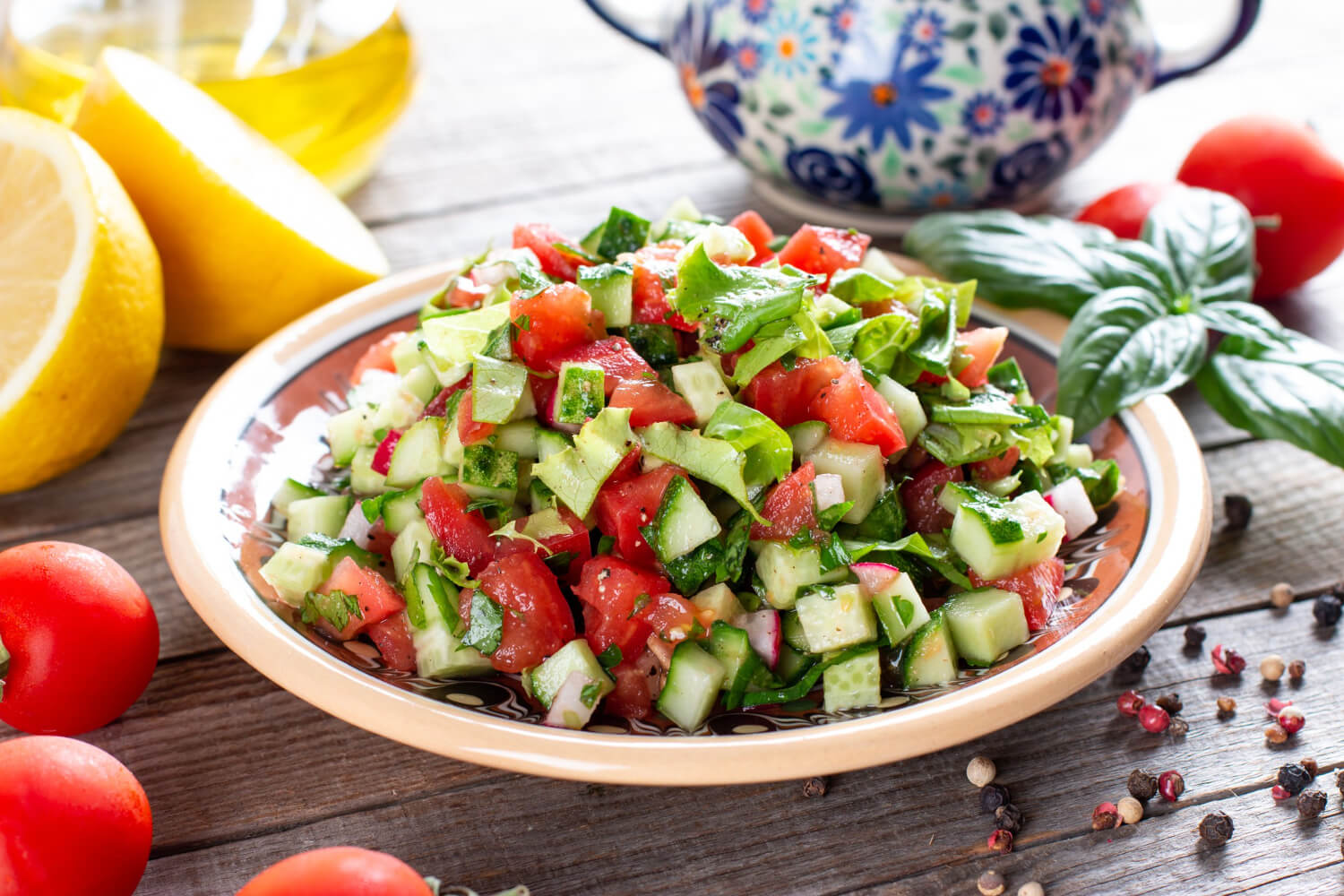 Çoban salatası tarifi: taptaze, ferah ve en geleneksel türk salatası!
