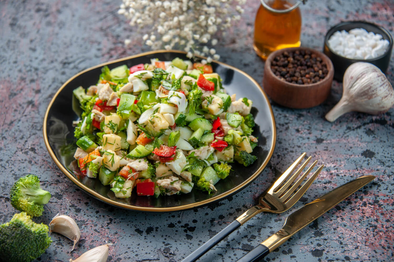 Çiğ brokoli salatası tarifi: vitamin dolu, ferah ve pratik detoks salatası!