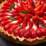 Taptaze ve lezzetli çilekli tart tarifi