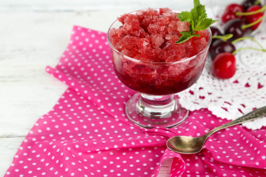 Kirazlı granita tarifi: ferahlatıcı, buz gibi ve şekersiz tatlı alternatifi!