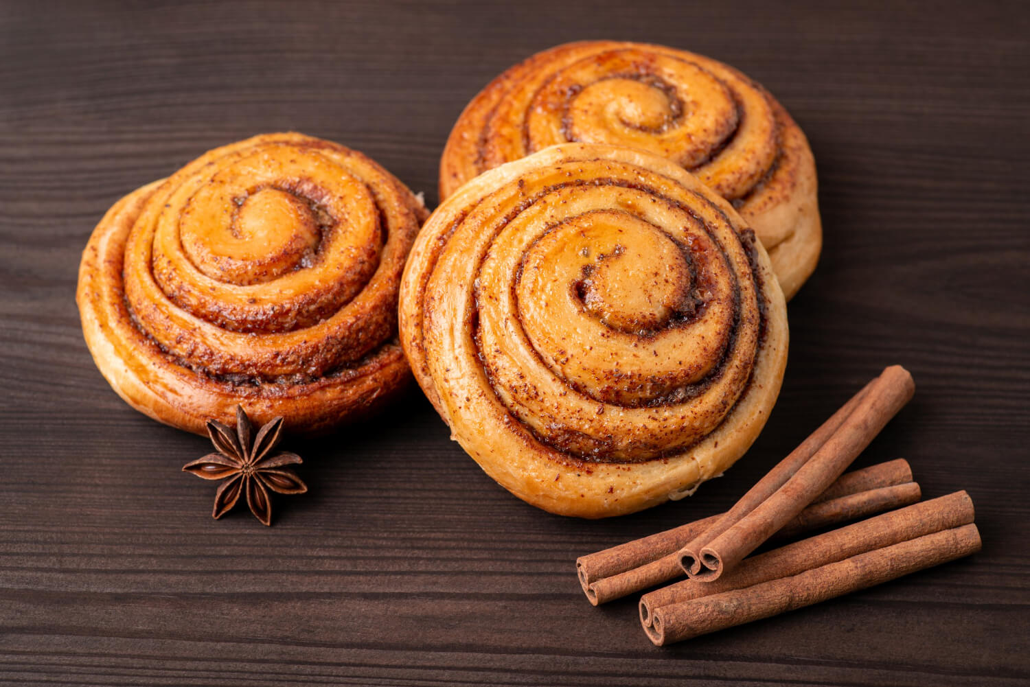 Kek kalıbında tarçınlı çörek tarifi – yumuşacık ve mis kokulu