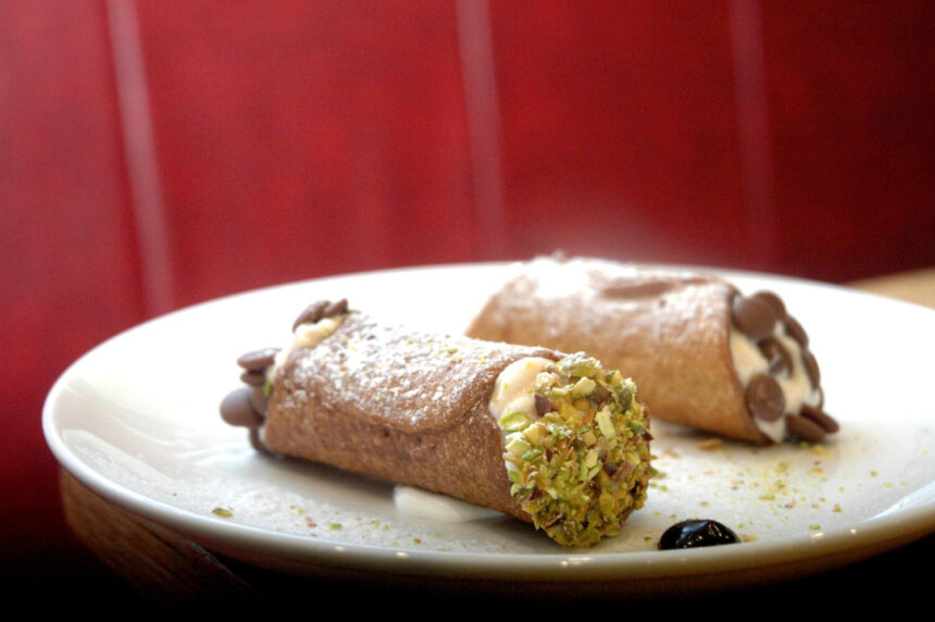 Otantik i̇talyan cannoli tarifi: kıtır kabukta krema şöleni!