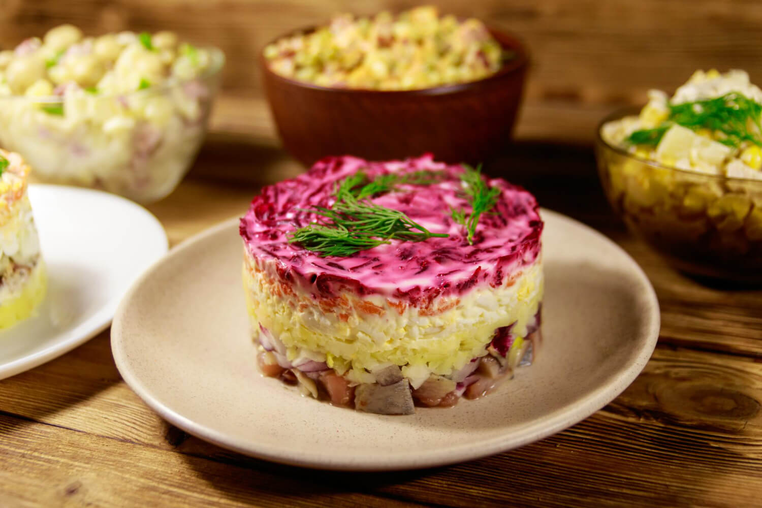 Şuba salatası tarifi – renkli katlarıyla göz dolduran rus salatası