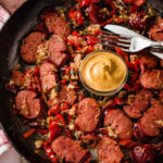 Sosisli chili con carne: baharatlı ve doyurucu lezzet