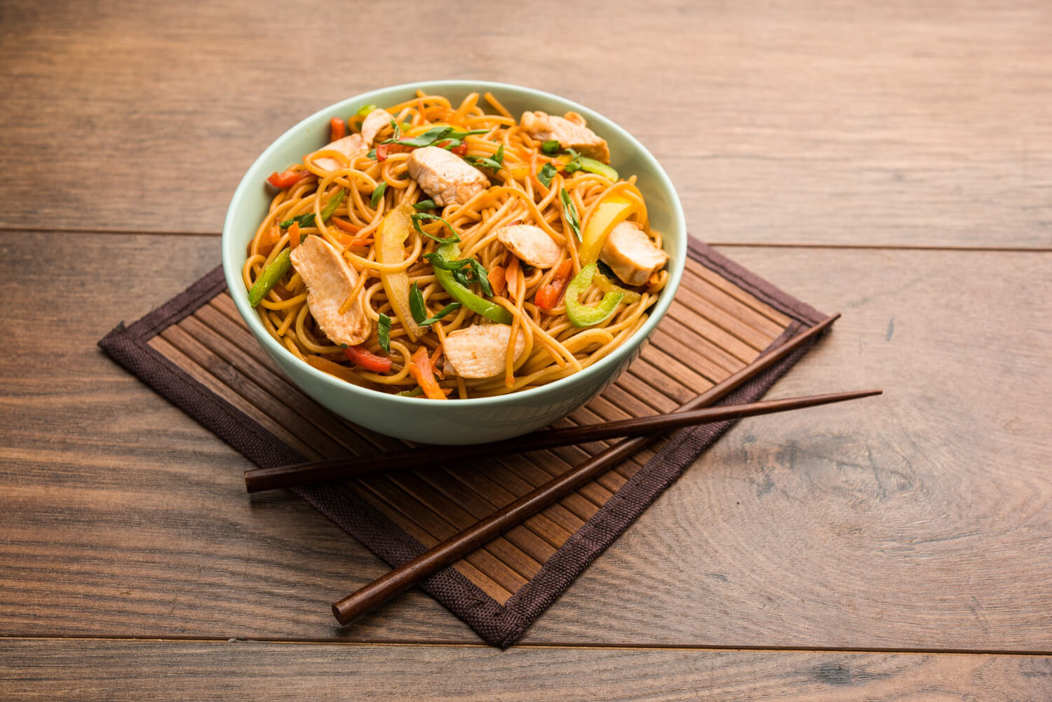 Tavuklu noodle tarifi – uzak doğu esintili pratik lezzet