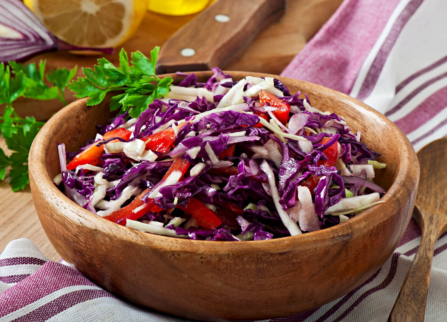 Mor lahana salatası tarifi: renkli, ferah ve bağışıklık güçlendirici lezzet!