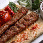 Evde adana usulü acılı kıyma kebap tarifi (şişte veya tavada)