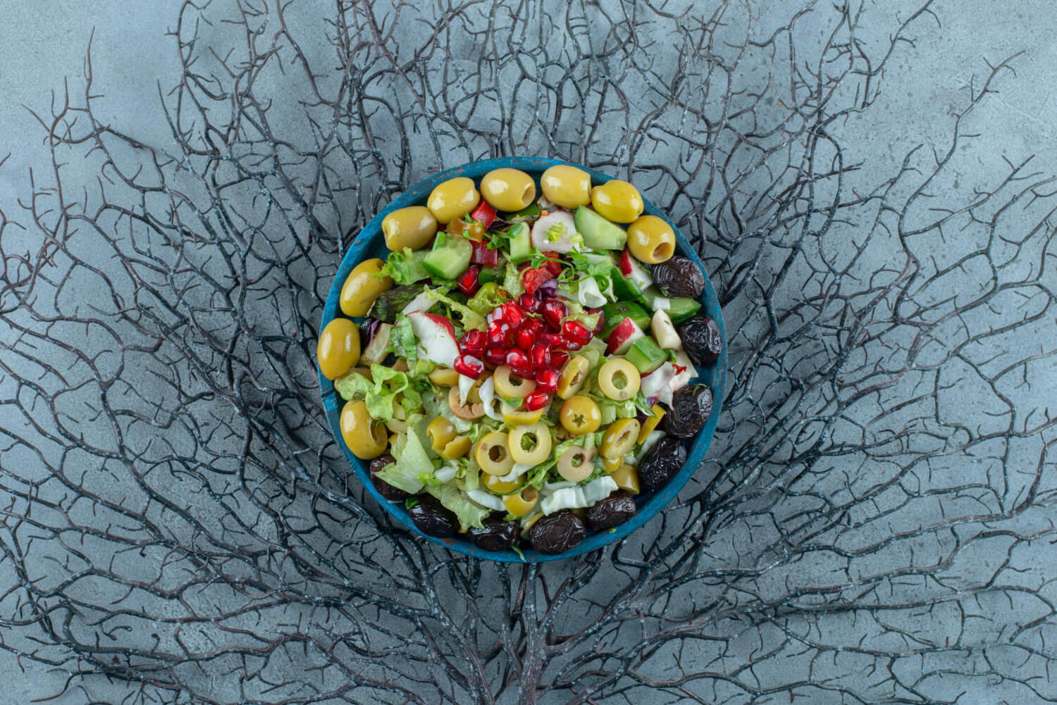 Zeytinyağlı salata tarifi: sağlıklı ve lezzetli