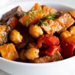 Patlıcanlı nohutlu tavuk: besleyici ve lezzetli ana yemek