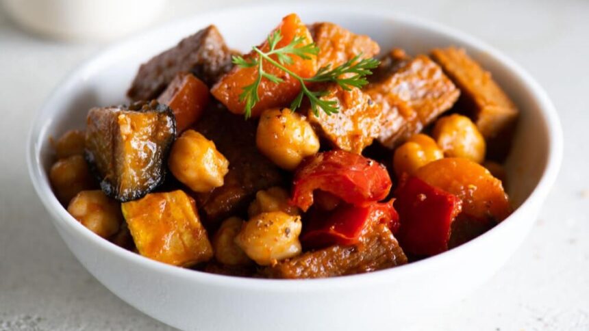 Patlıcanlı nohutlu tavuk: besleyici ve lezzetli ana yemek