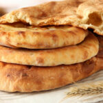 Pita ekmeği tarifi, ev yapımı pita, ortadoğu ekmeği, kolay pita ekmeği, fırında pita, sandviç ekmeği, içi boş ekmek, dürüm ekmeği