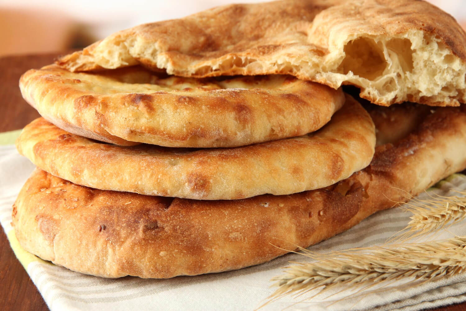 Pita ekmeği tarifi, ev yapımı pita, ortadoğu ekmeği, kolay pita ekmeği, fırında pita, sandviç ekmeği, içi boş ekmek, dürüm ekmeği