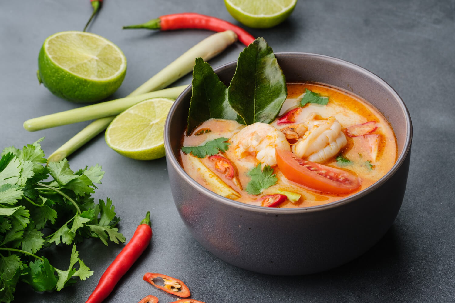 Orijinal tay usulü tom yum soup tarifi – ekşi ve acının uyumuyla tayland lezzeti