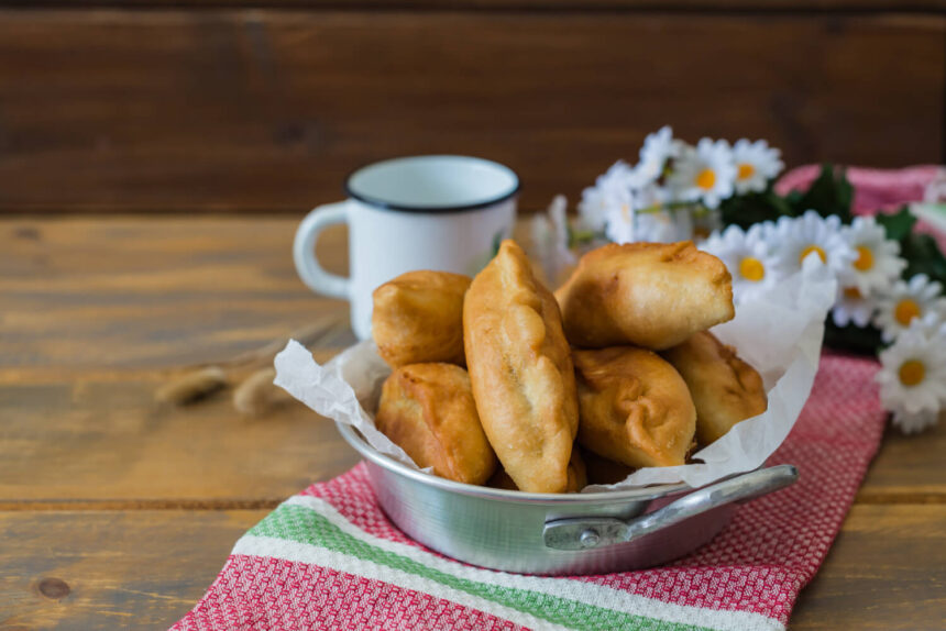 Altın sarısı lezzet: patatesli pirojki tarifi