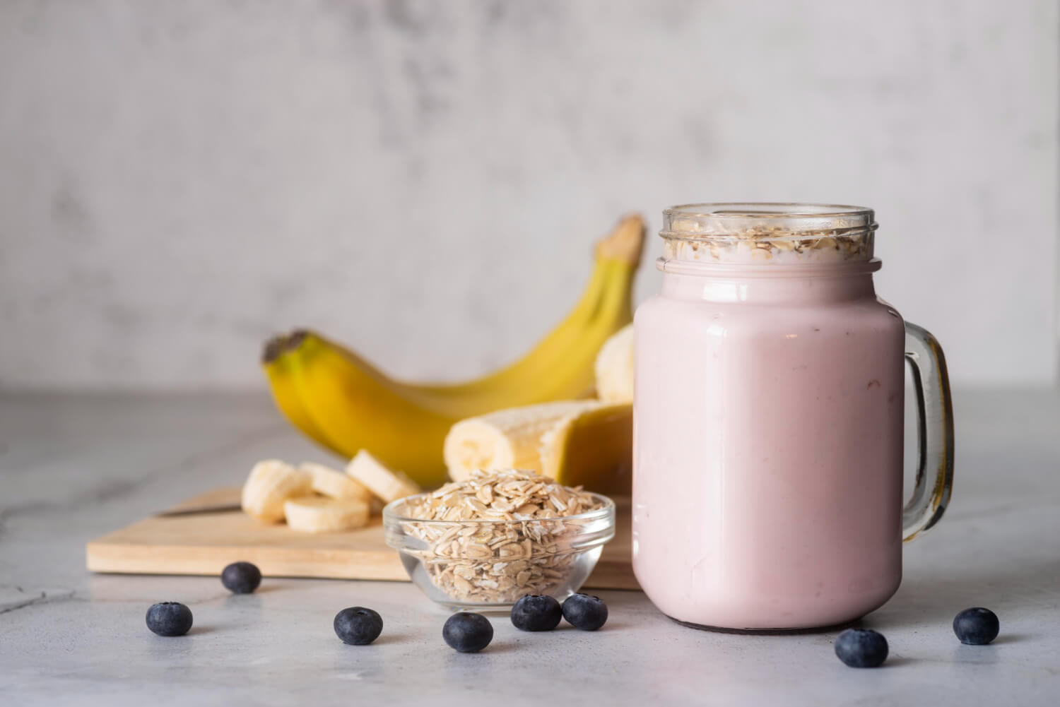 Enerji deposu yulaflı muzlu smoothie tarifi – tok tutan sağlıklı i̇çecek