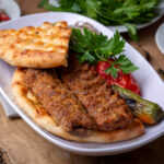 Ev yapımı adana kebap tarifi – gerçek kebap lezzeti artık evinizde!