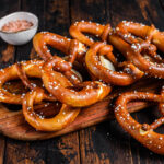 Pretzel (brezel) tarifi: alman usulü çıtır ve yumuşak lezzet