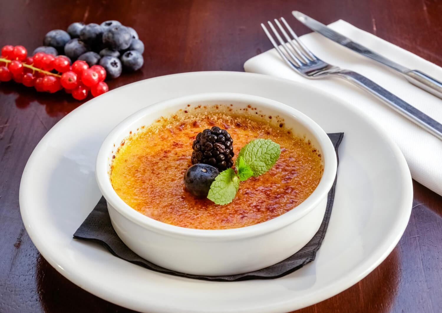 Evde creme brulee tarifi – fransız usulü çıtır karamel kaplı kremalı tatlı