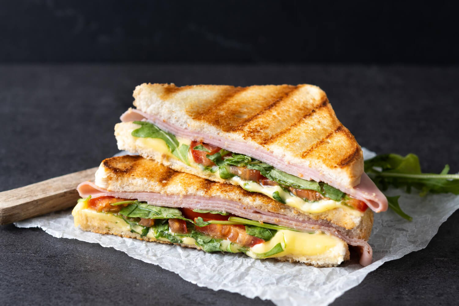Fırında peynirli ve jambonlu croque monsieur tarifi – fransız tostunun şık hali