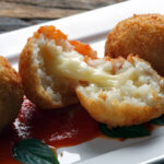 Peynirli arancini tarifi – çıtır çıtır peynir lezzeti!
