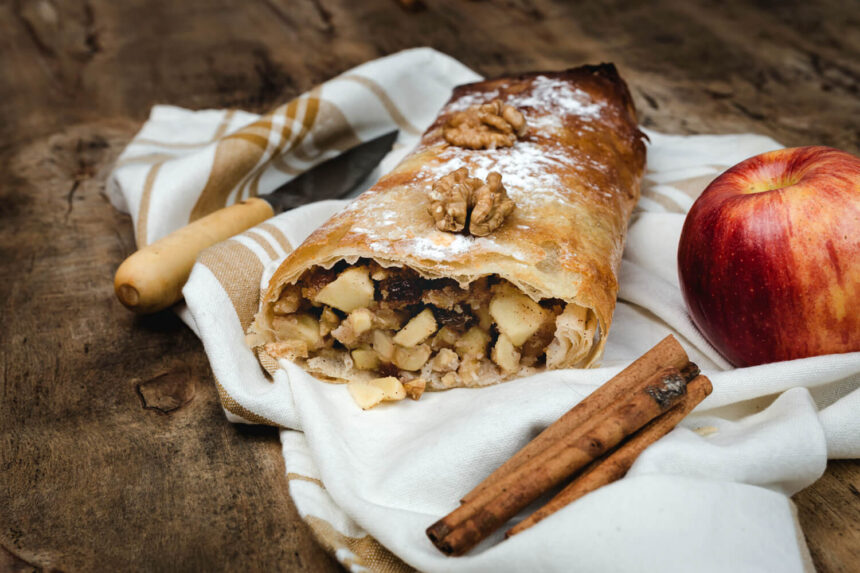 Pratik elmalı strudel tarifi: hafif ve lezzetli