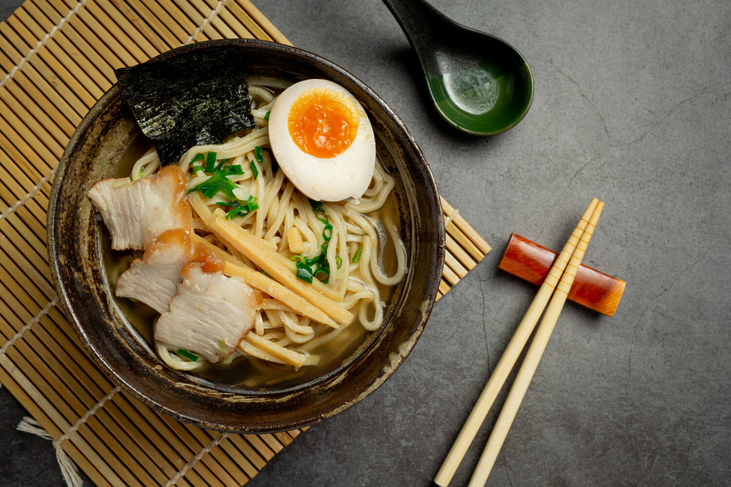 Ev yapımı ramen tarifi – japon usulü noodle çorbası
