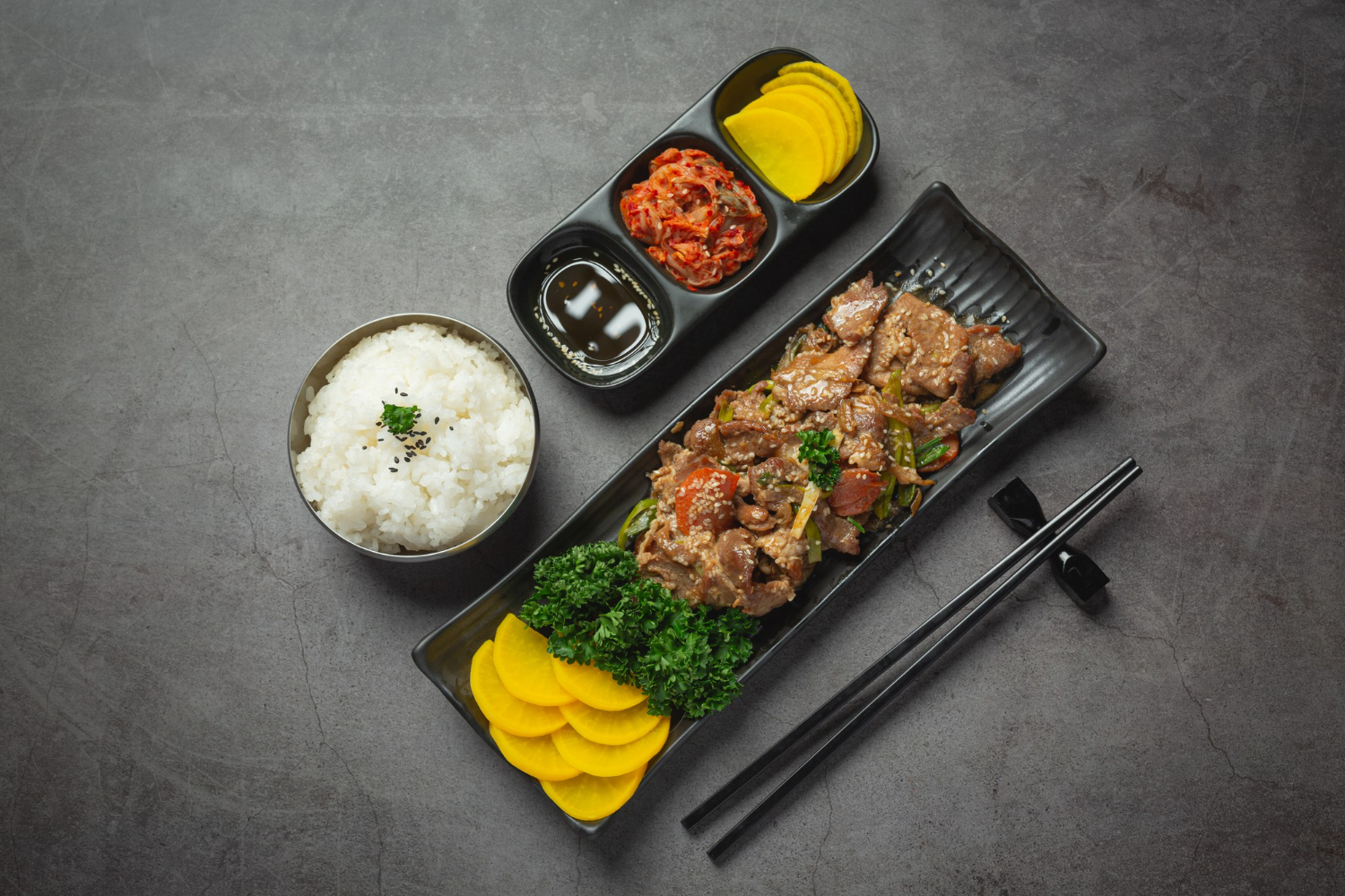 Evde bulgogi tarifi – kore usulü tatlı ve baharatlı marine et lezzeti