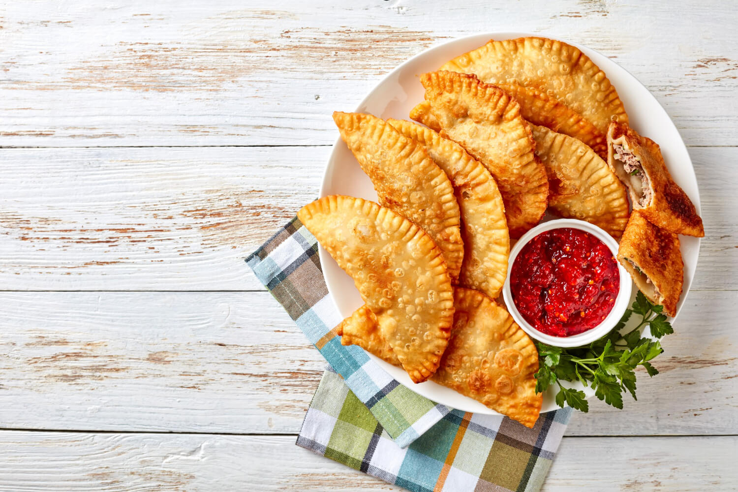 Ceburek tarifi – kırım tatar usulü kızartılmış kıymalı çıtır börek
