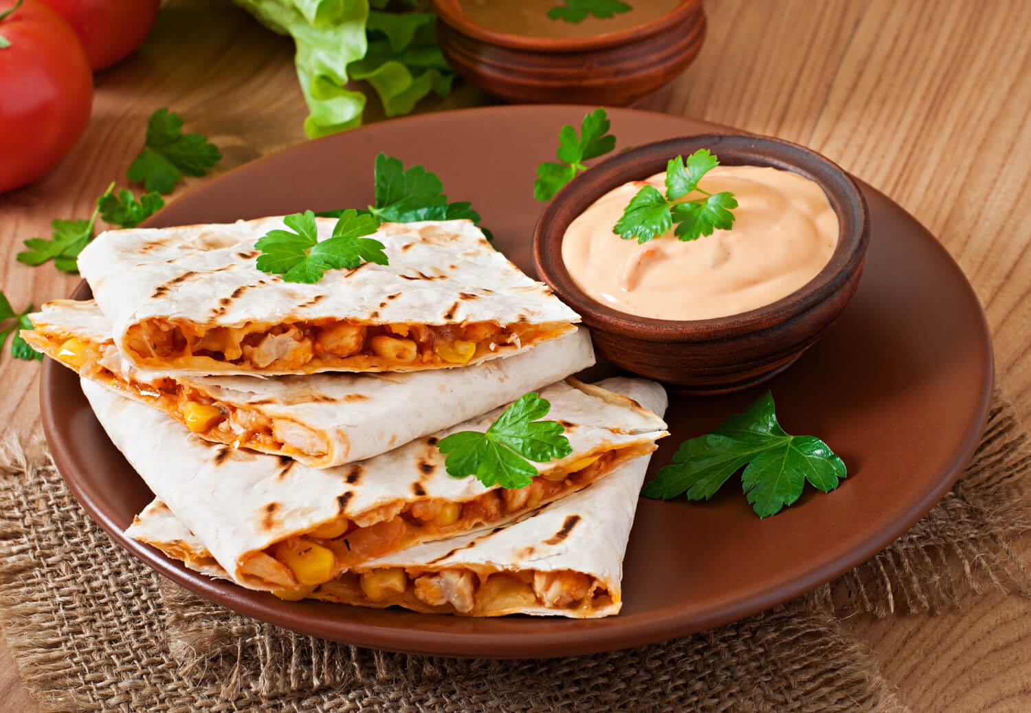 Meksika mutfağından acılı tavuklu quesadilla tarifi – bol peynirli ve lezzetli