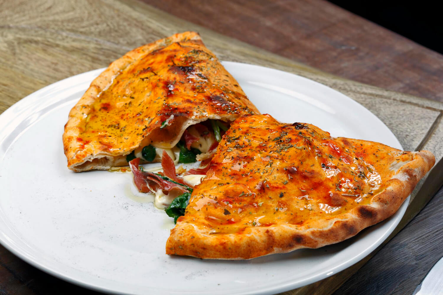 Ev yapımı lezzetli calzone tarifi: i̇talyan usulü kapalı pizza