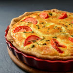 Sebzeli ve peynirli fransız usulü kiş (quiche) tarifi: nefis ve doyurucu bir fırın lezzeti