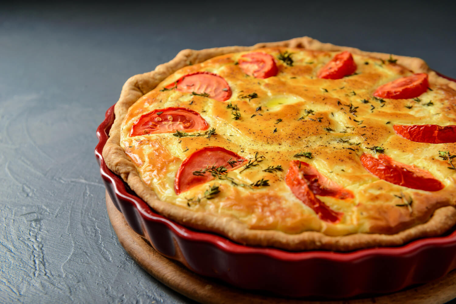 Sebzeli ve peynirli fransız usulü kiş (quiche) tarifi: nefis ve doyurucu bir fırın lezzeti
