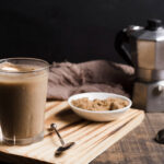 Spordan sonra enerji veren kahveli protein shake tarifi – kasları besleyen fit lezzet