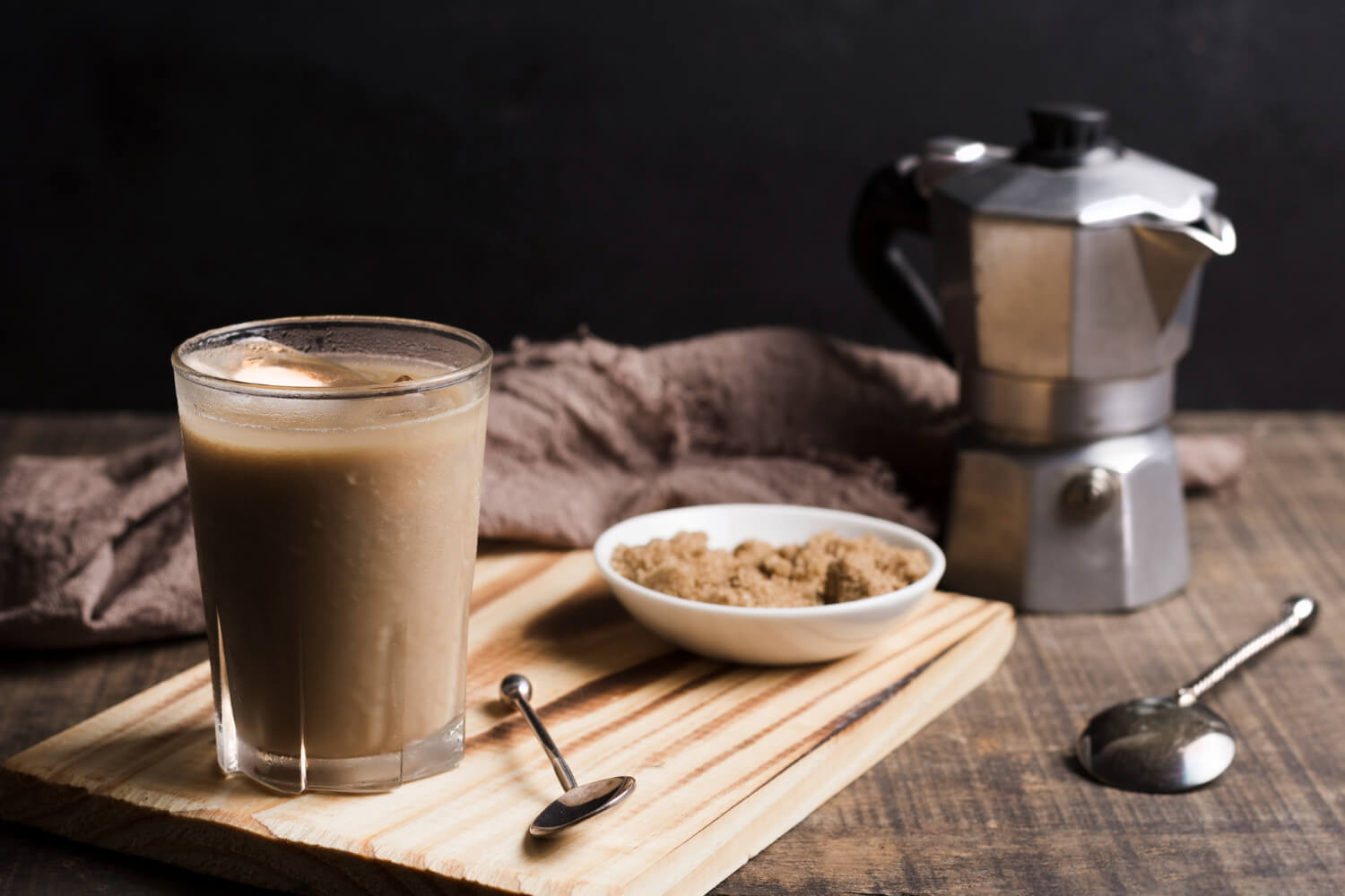 Spordan sonra enerji veren kahveli protein shake tarifi – kasları besleyen fit lezzet