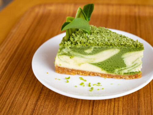 Matcha çaylı kek tarifi – yeşil çayın ferah aromasıyla yumuşacık kek