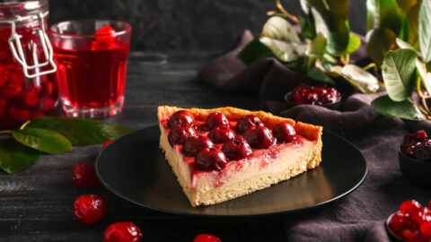 Vişne jöleli kek tart tarifi – hem şık hem ferah bir tatlı klasiği