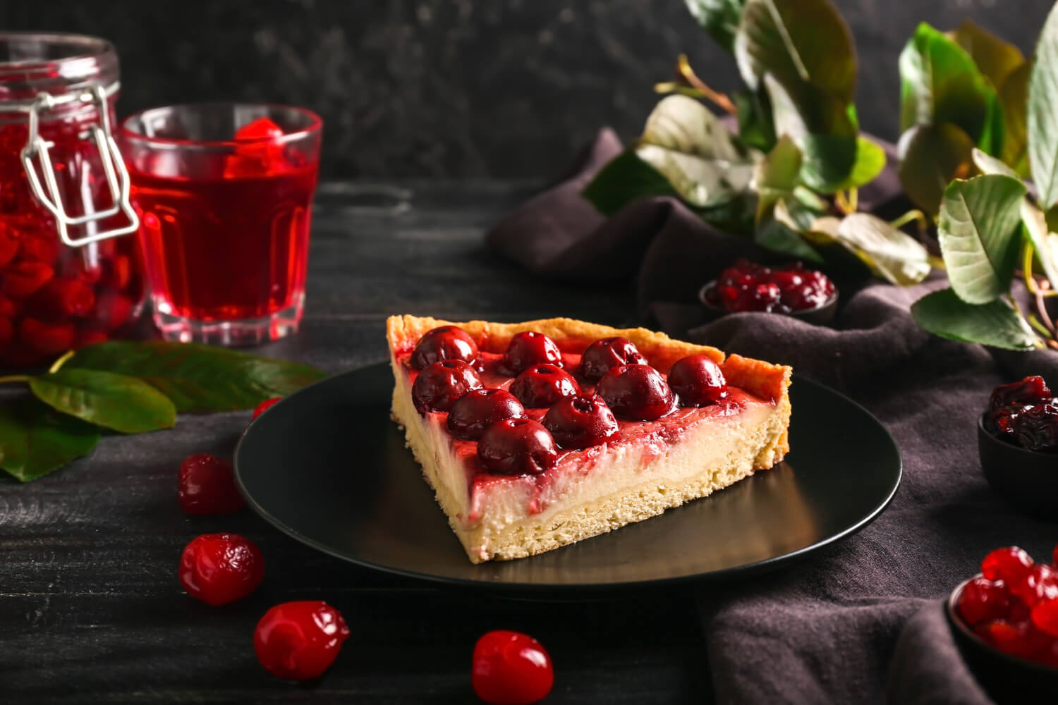 Vişne jöleli kek tart tarifi – hem şık hem ferah bir tatlı klasiği