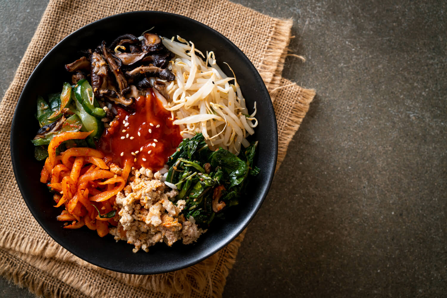 Bibimbap tarifi – renkli kore usulü karışık pilav