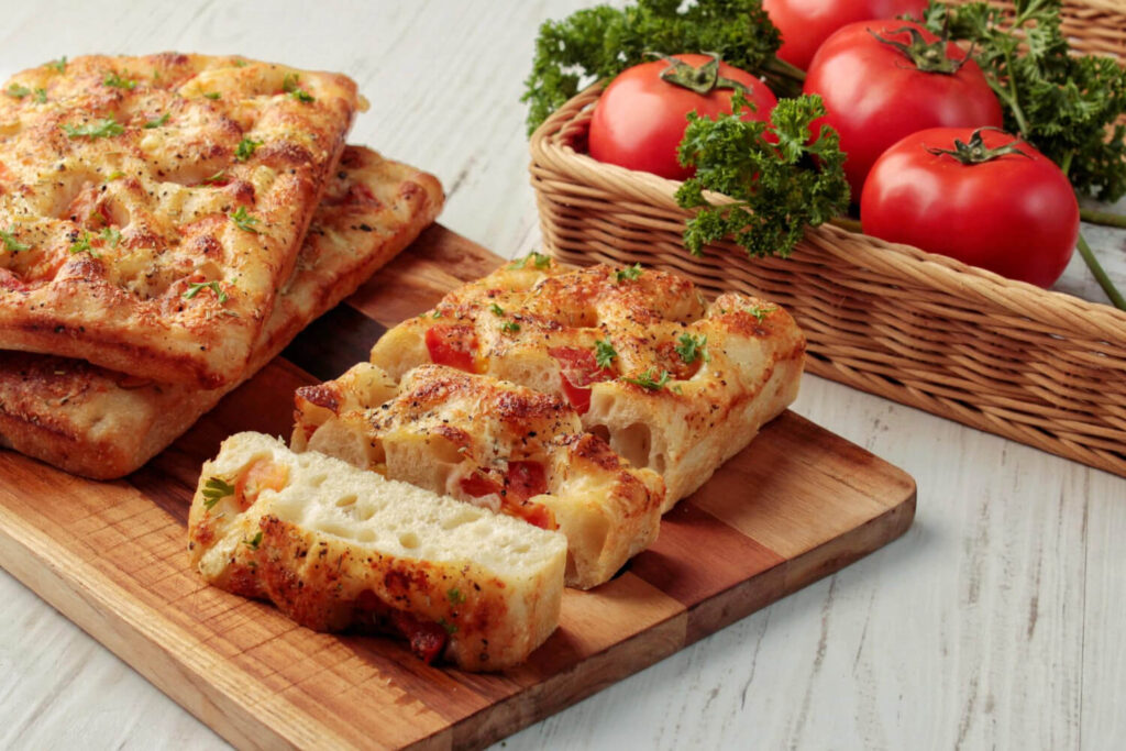 İtalyan focaccia ekmeği tarifi: zeytinyağlı, yumuşak ve aromatik ekmek keyfi 14 İtalyan focaccia ekmeği tarifi: zeytinyağlı, yumuşak ve aromatik ekmek keyfi