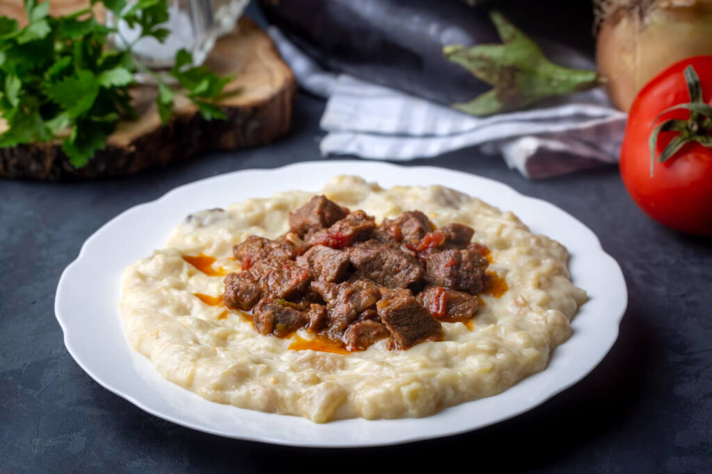Hünkar beğendi tarifi: köz patlıcanlı etli osmanlı lezzeti 14 Hünkar beğendi tarifi: köz patlıcanlı etli osmanlı lezzeti